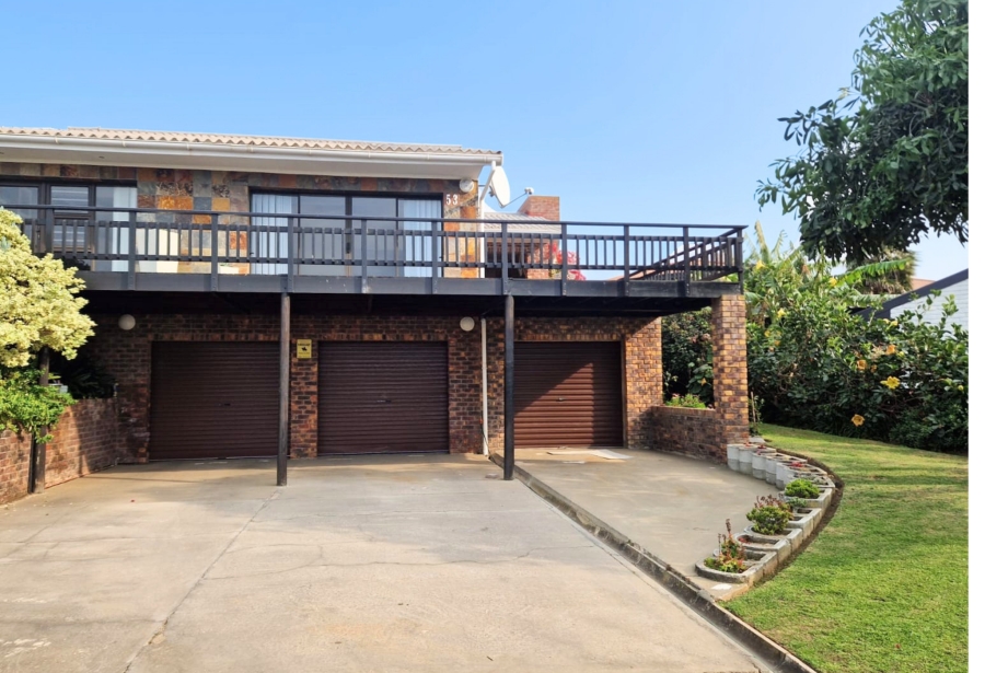 5 Bedroom Property for Sale in Wavecrest Eastern Cape
